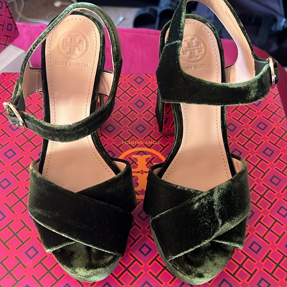Beautiful tory burch olive green heels